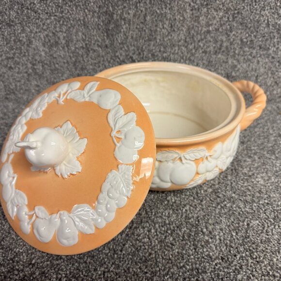 Vintage Cameo by Shafford Lidded Serving Bowl w/ Handles Peach White Fruit -1293 - Picture 5 of 11